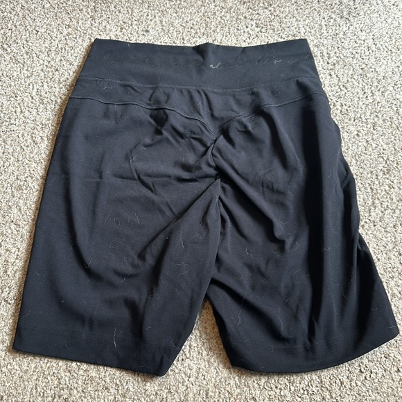 Whitney Simmons x Gymshark V3 Shorts - Picture 3 of 3